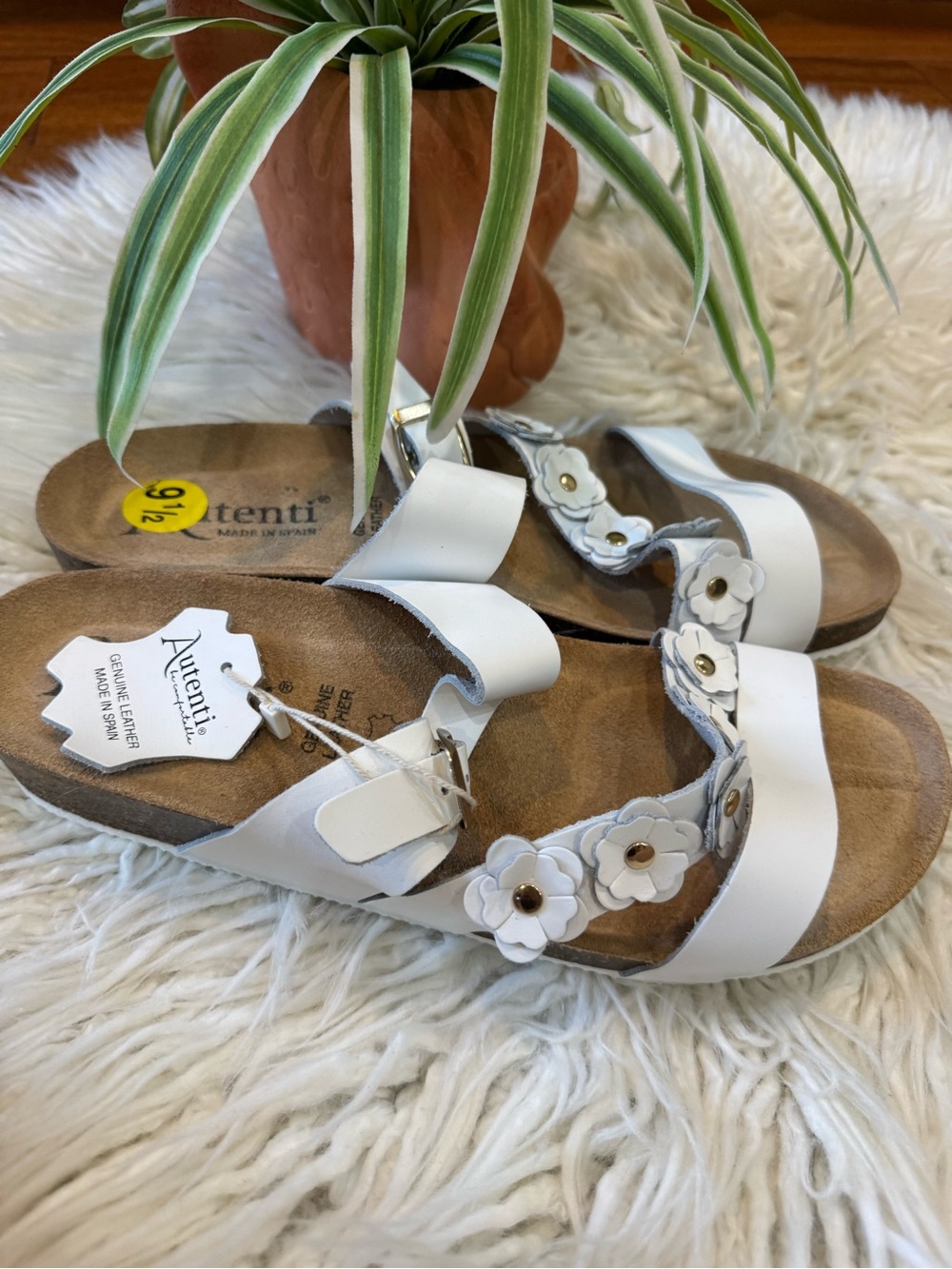 Women’s White Floral Leather Slide Sandals